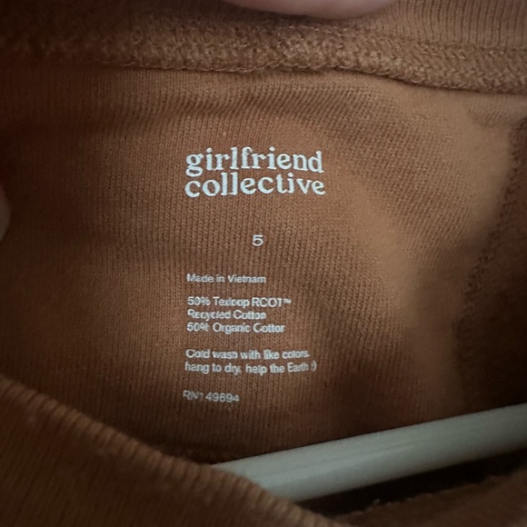 Girlfriend Collective Chai 50​/​50 Relaxed Fit Sweatshirt - Picture 6 of 6